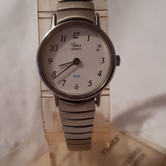NOS 1994 Ladies Timex Quartz Watch 44557 Stand + - Picture 2 of 4